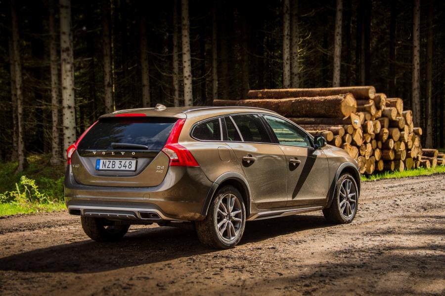  Volvo V60 D4 Cross Country 2015 года  (фото 15 из 19)